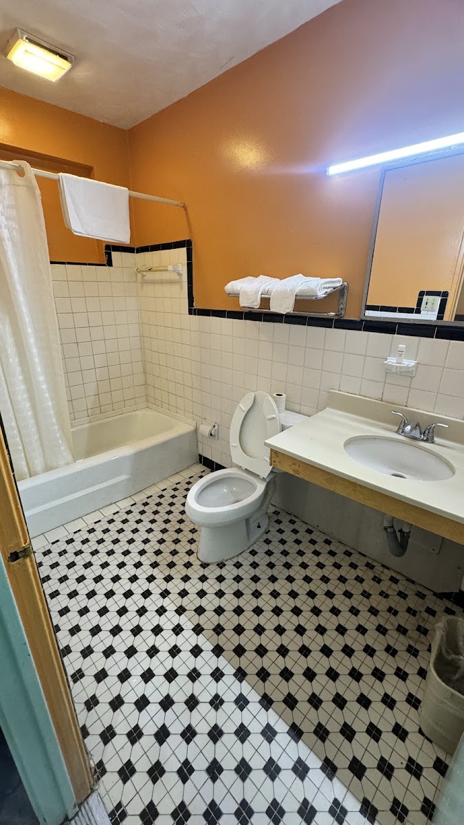 Economy Inn photo 3