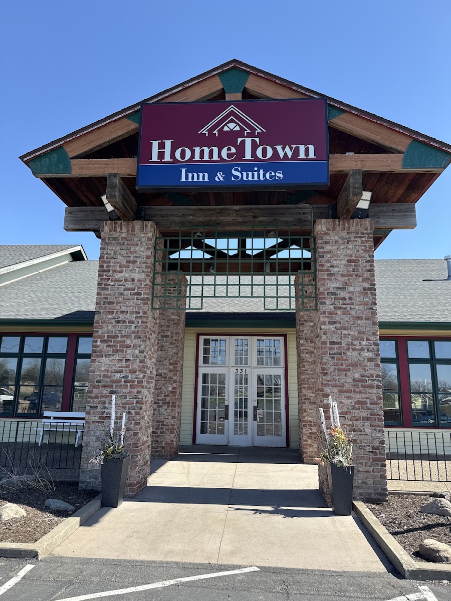 HomeTown Inn & Suites