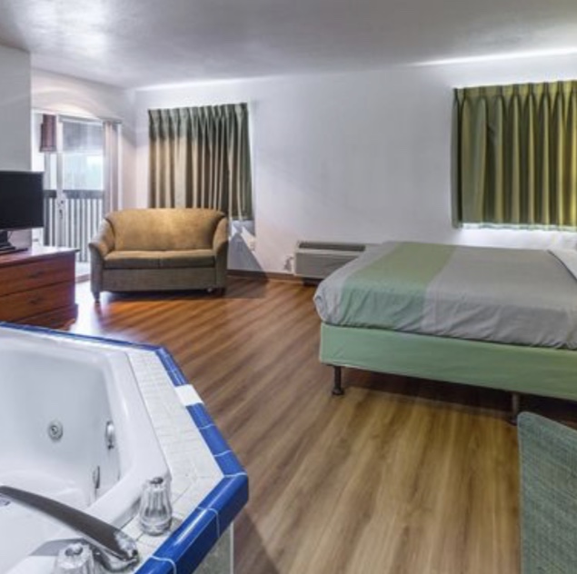 Travel Inn & Suites photo 2