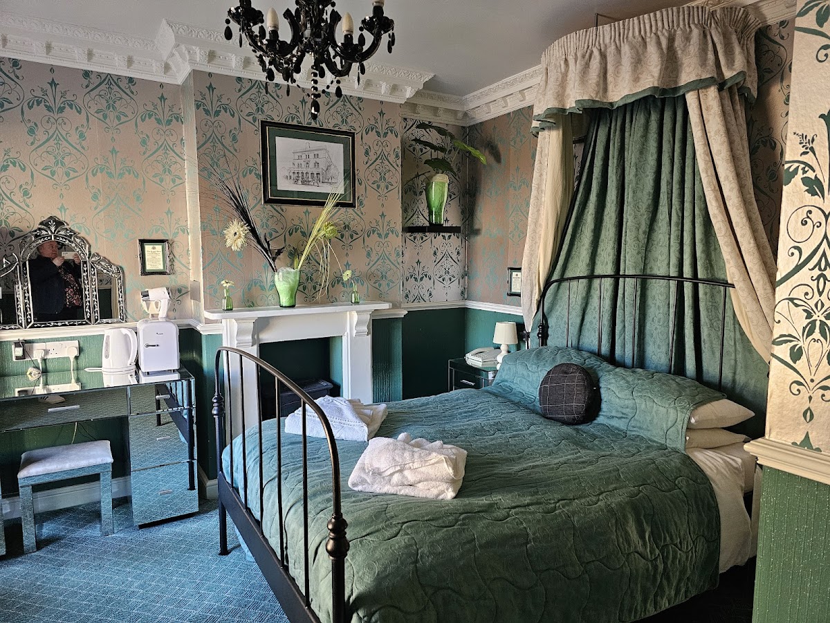 The Royal Hotel photo 2