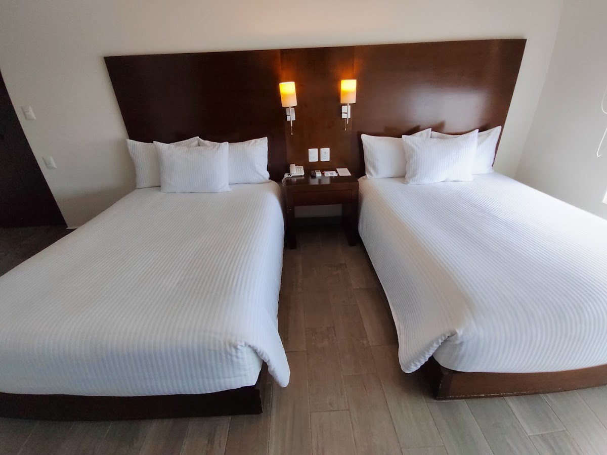 Ramada By Wyndham Tampico Centro photo 2