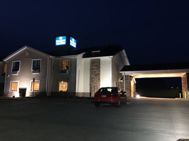 Cobblestone Hotel & Suites - Punxsutawney photo 2