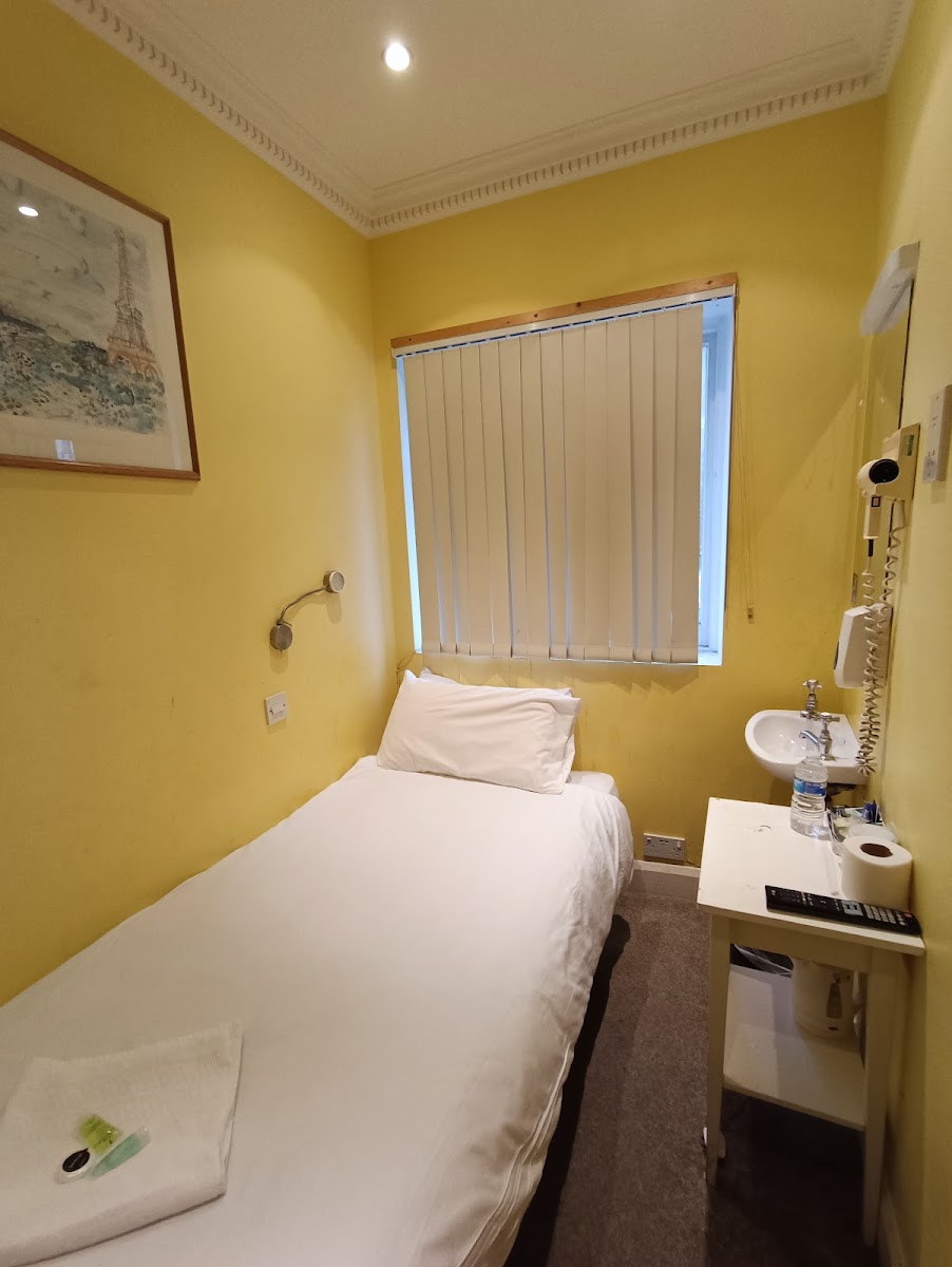Manor Hotel photo 2