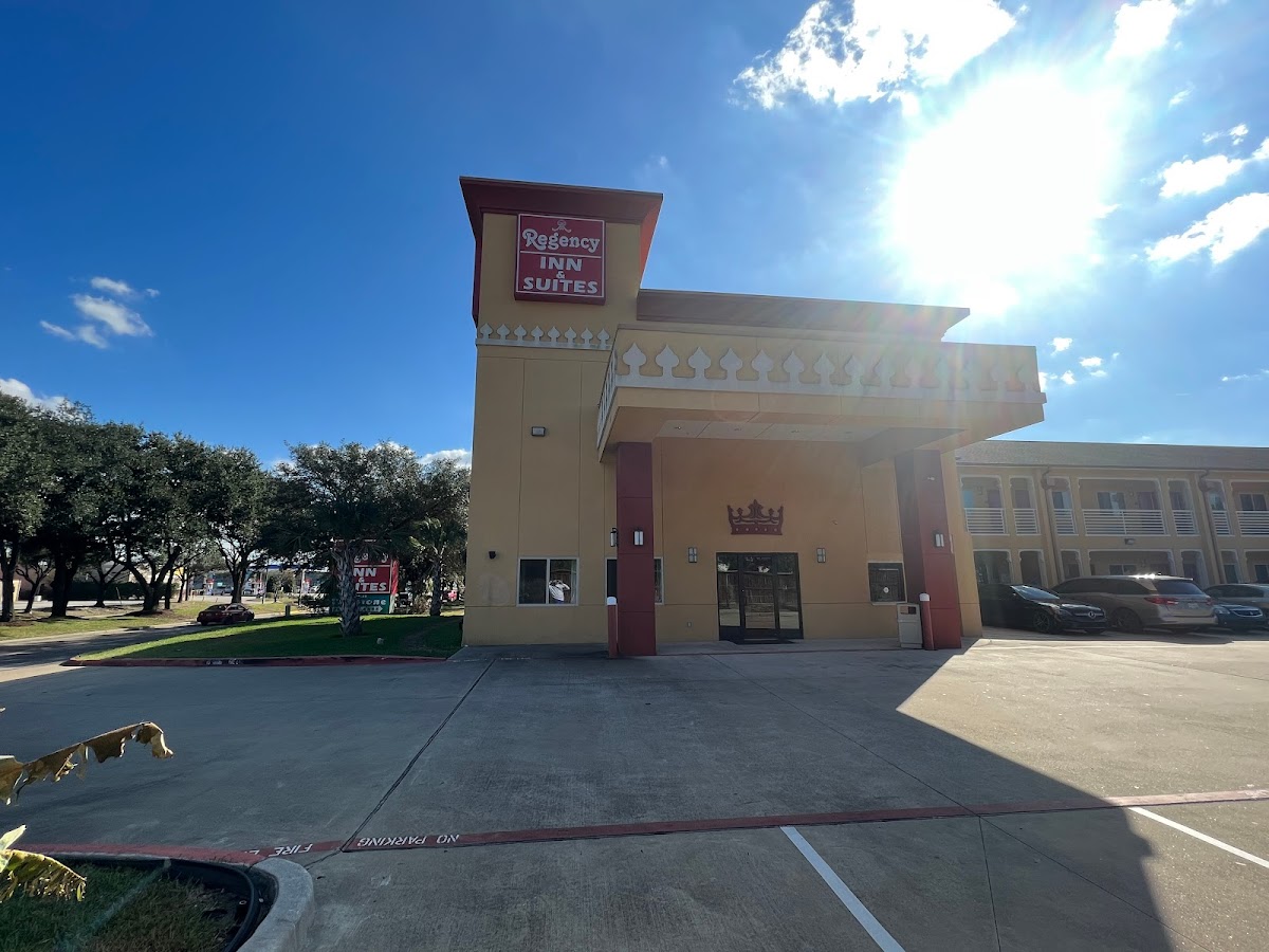 REGENCY INN & SUITES