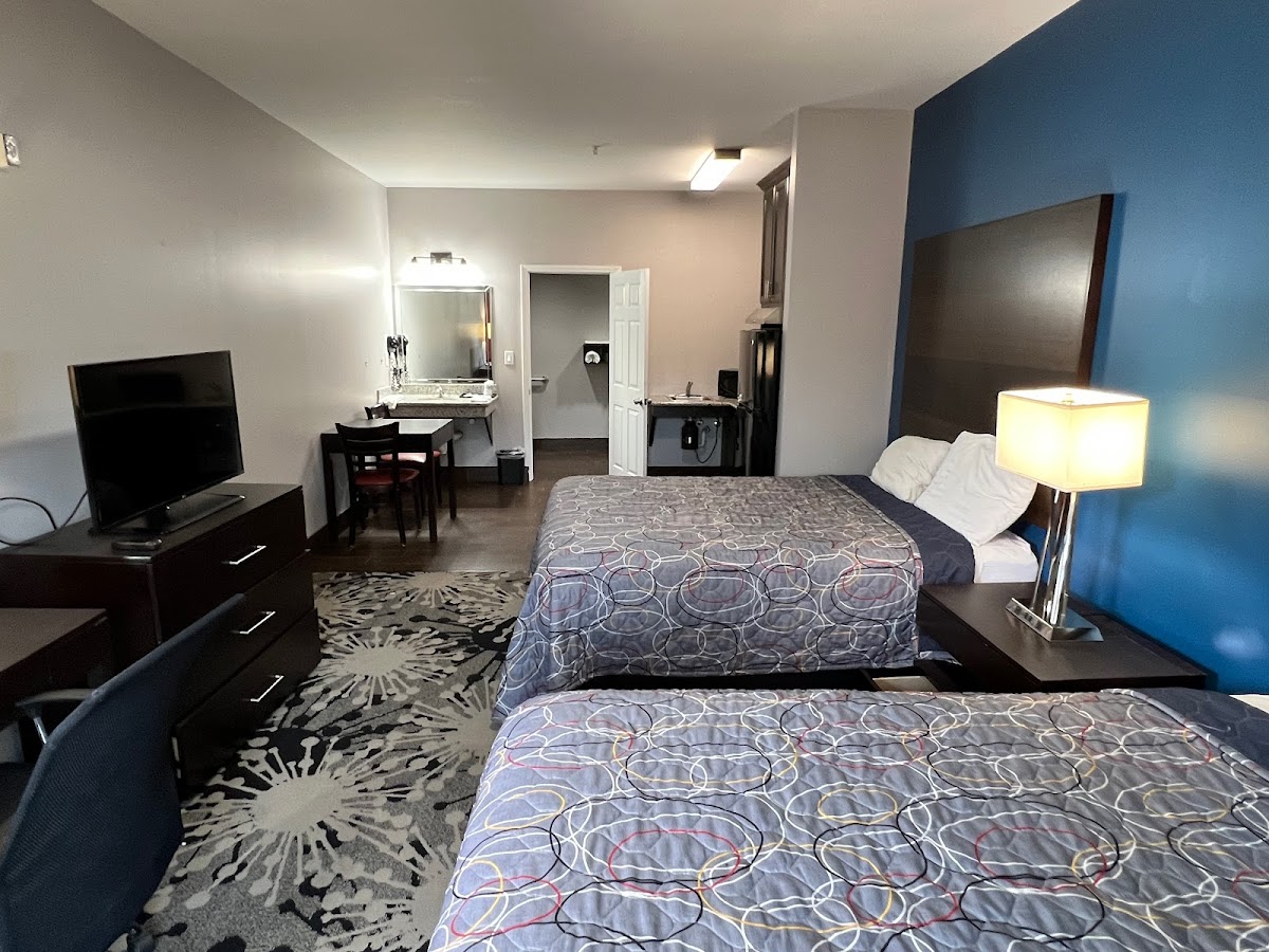 REGENCY INN & SUITES photo 2