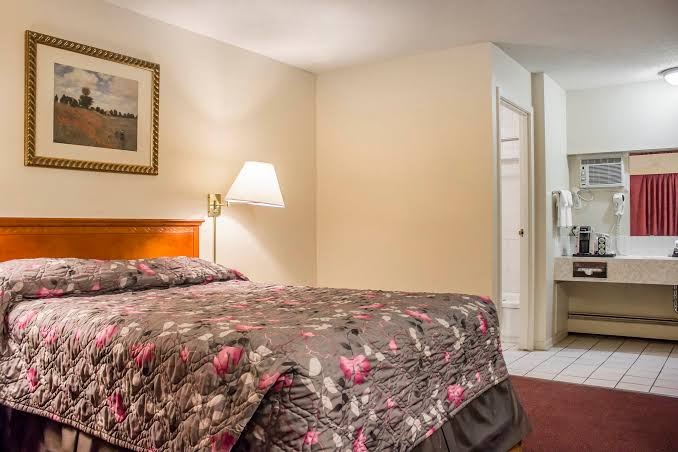 Economy Inn photo 2