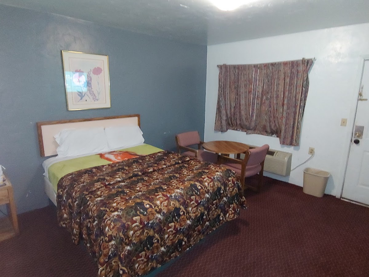 Economy Inn photo 2