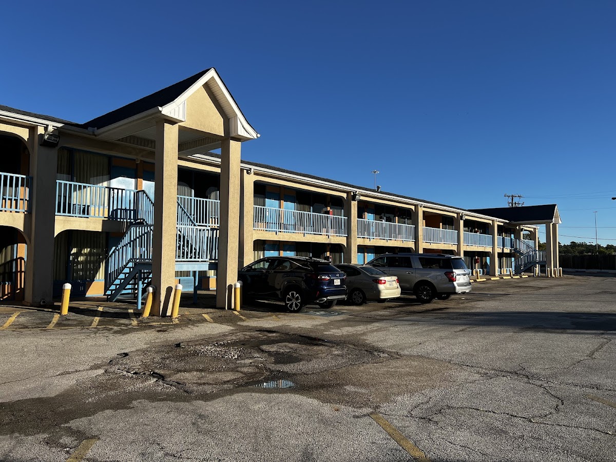 Executive Inn & Suites