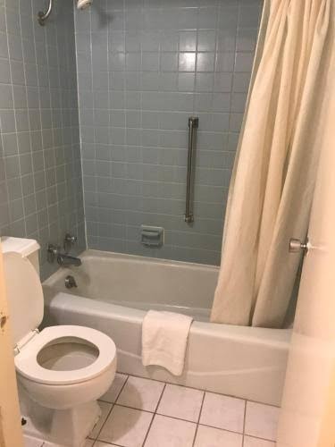 Executive Inn & Suites photo 3