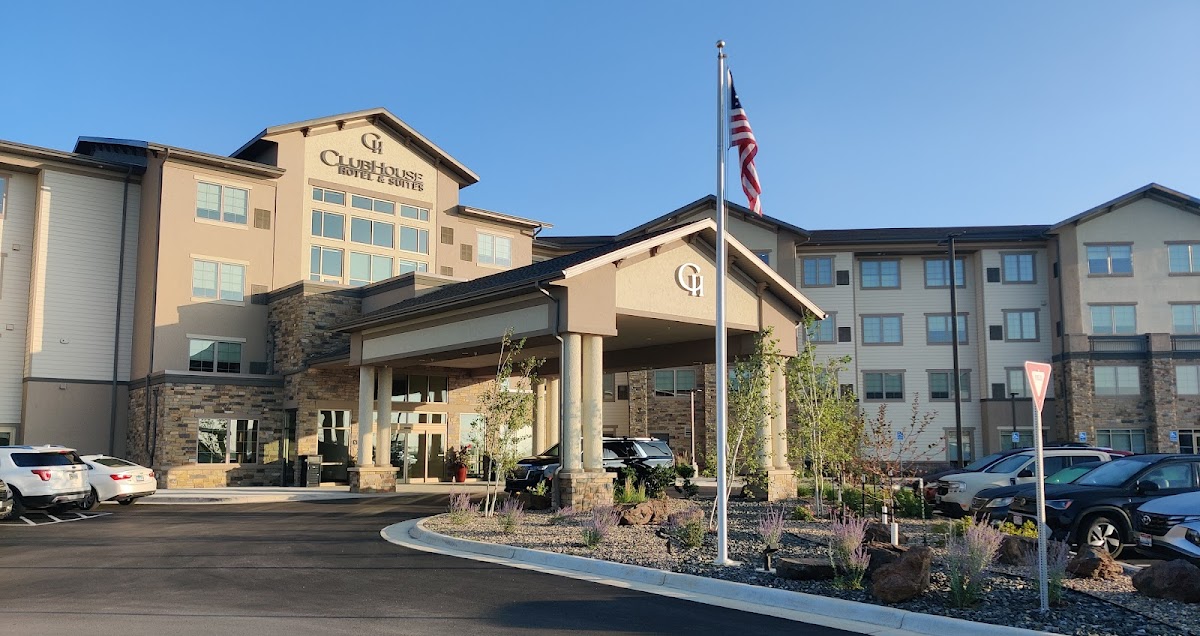 ClubHouse Hotel & Suites