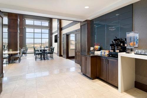 ClubHouse Hotel & Suites photo 2