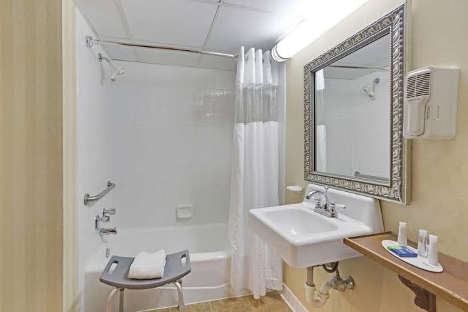Clarion Pointe photo 2