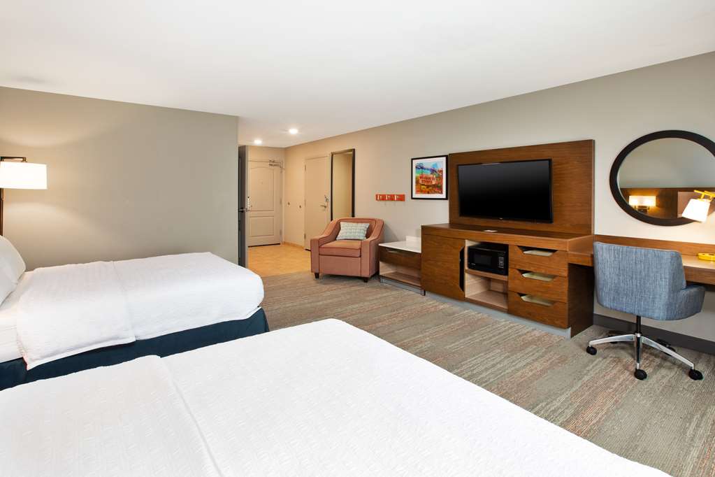 Hampton Inn Clinton photo 2