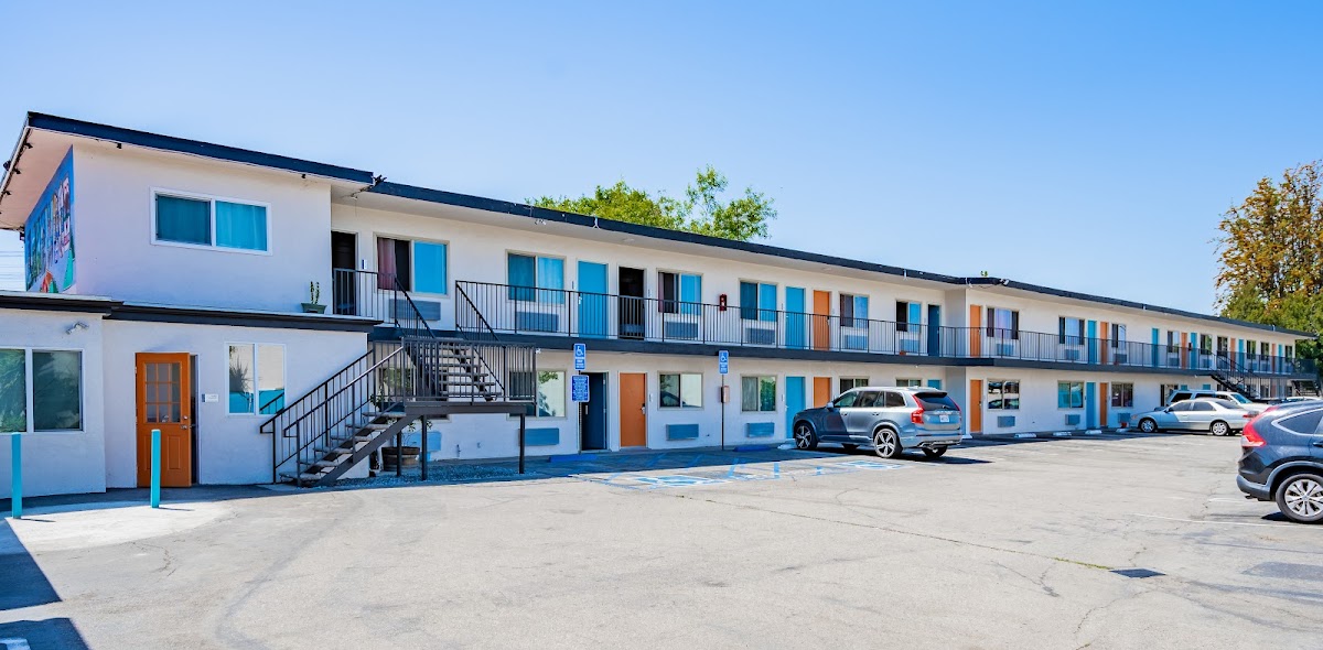 Trade Winds Motel