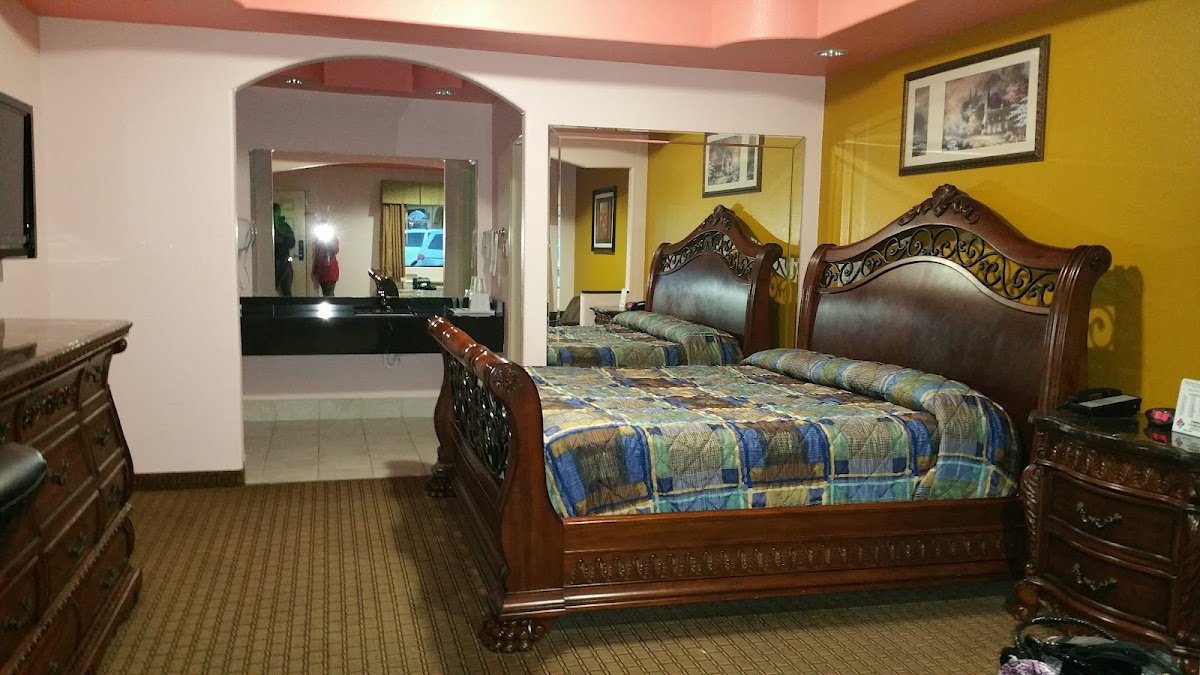 Raintree Inn & Suites photo 2