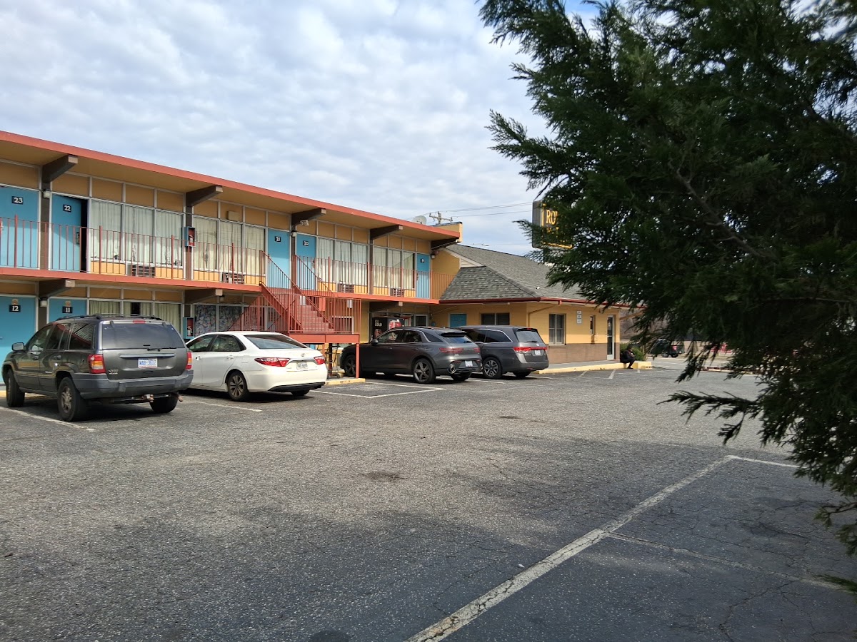 ROYAL INN MOTEL photo 3