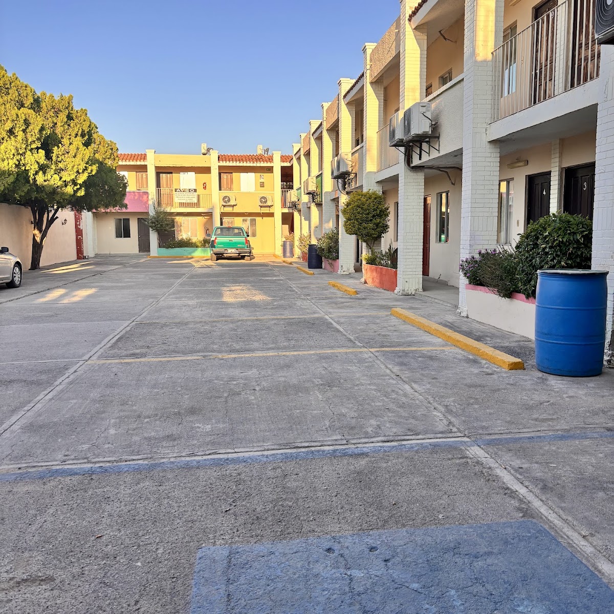 Motel California photo 2