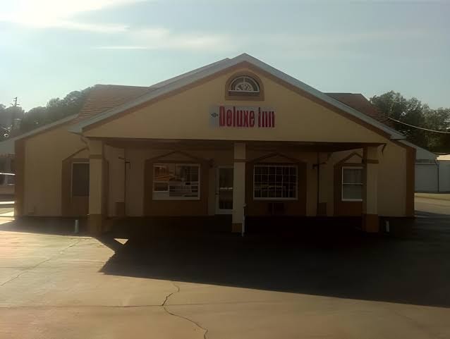 Deluxe Inn photo 3