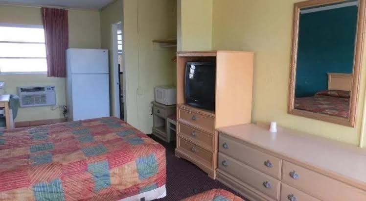 Skyway Motel photo 2