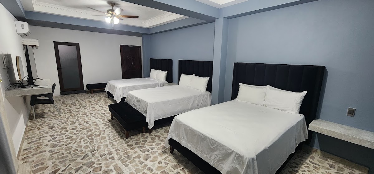 Hotel quetzal photo 2