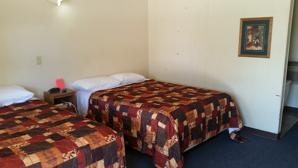 Twin Oaks Motel photo 2