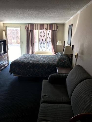 Hometown Inn photo 2