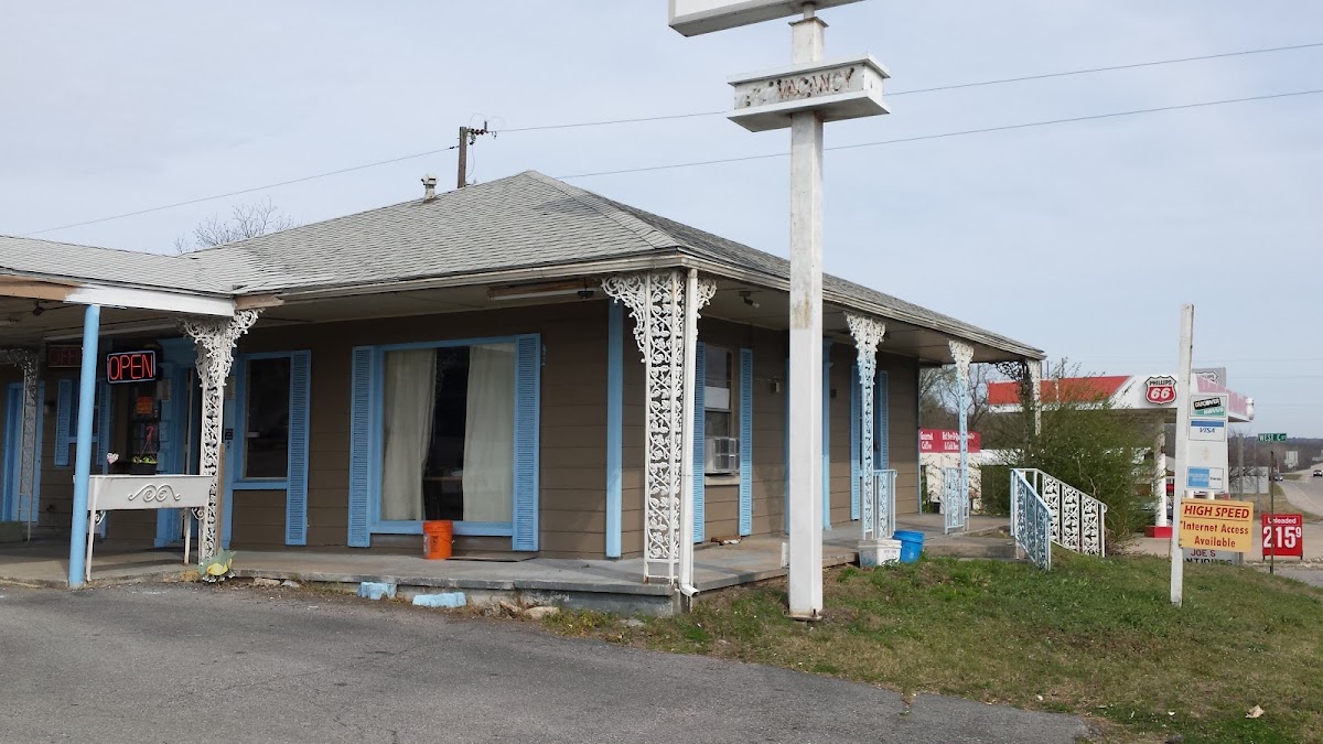 Colonial Motel
