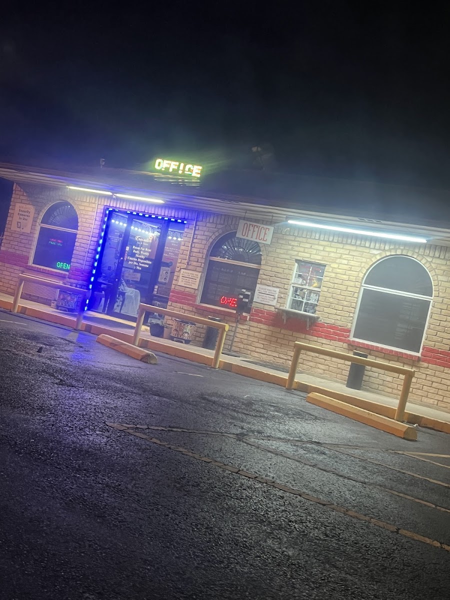 Executive Inn & Suites photo 3