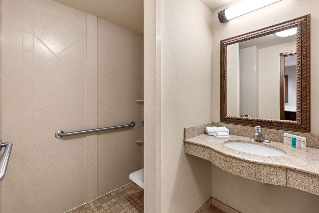 Hampton Inn & Suites Burlington photo 3