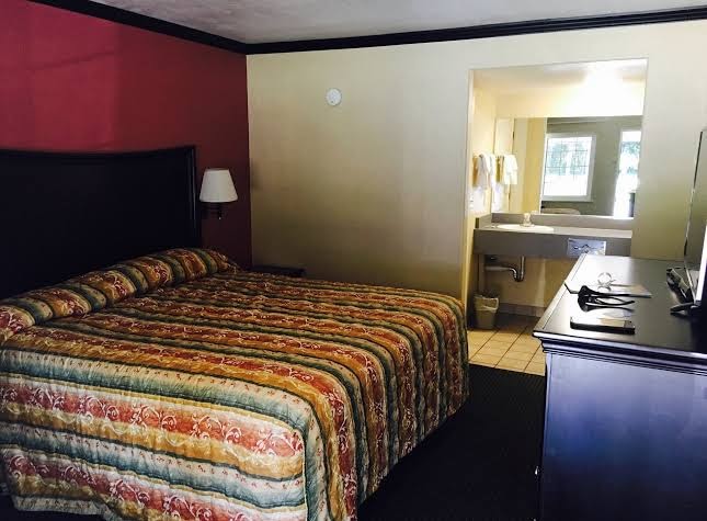 Town House Motel photo 2