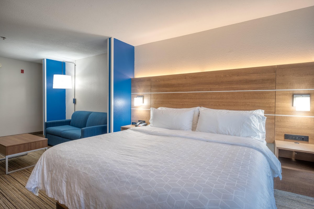 Holiday Inn Express & Suites Greenville by IHG photo 2