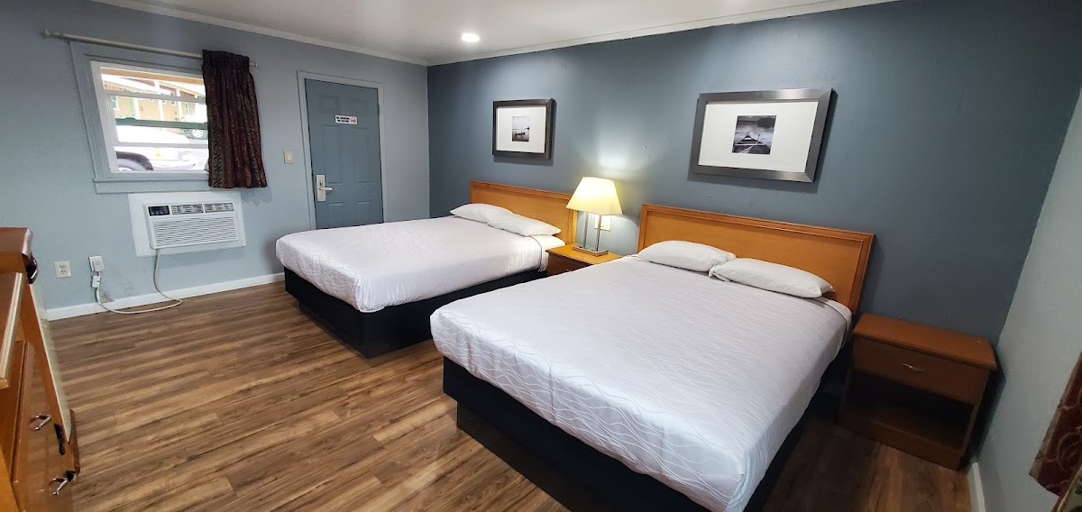 Travelers Inn photo 2