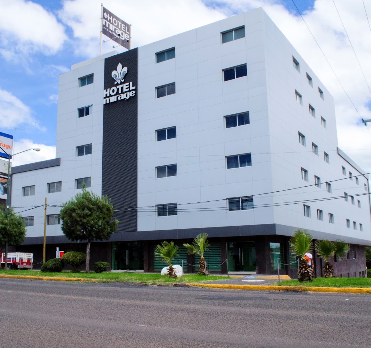 HOTEL MIRAGE