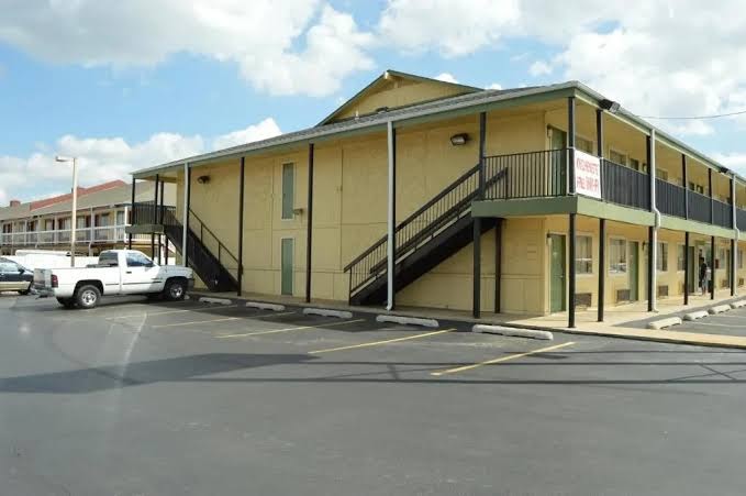 Delux Inn