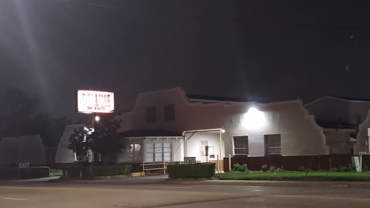 Deluxe Inn photo 2