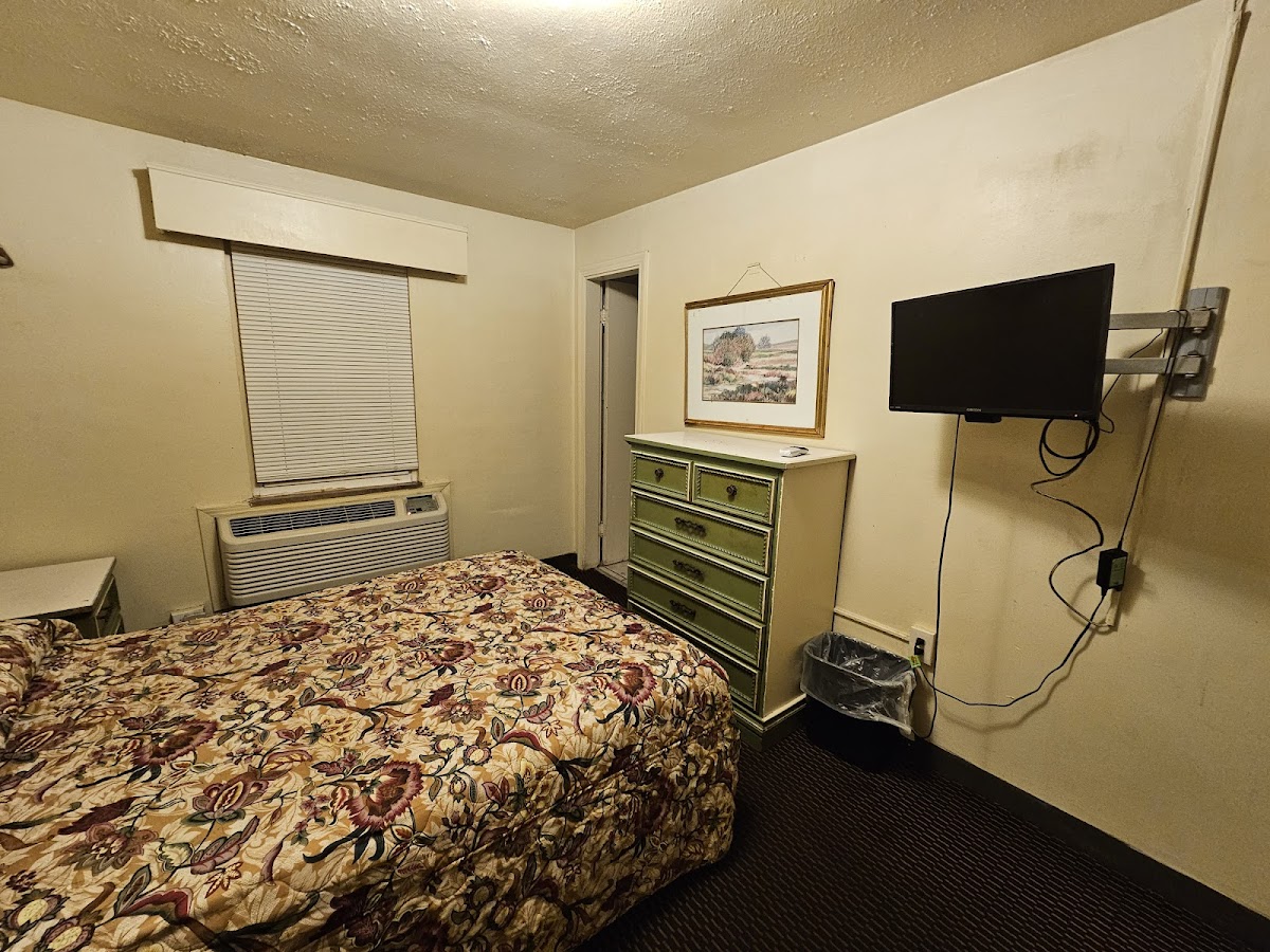 Plaza Motel