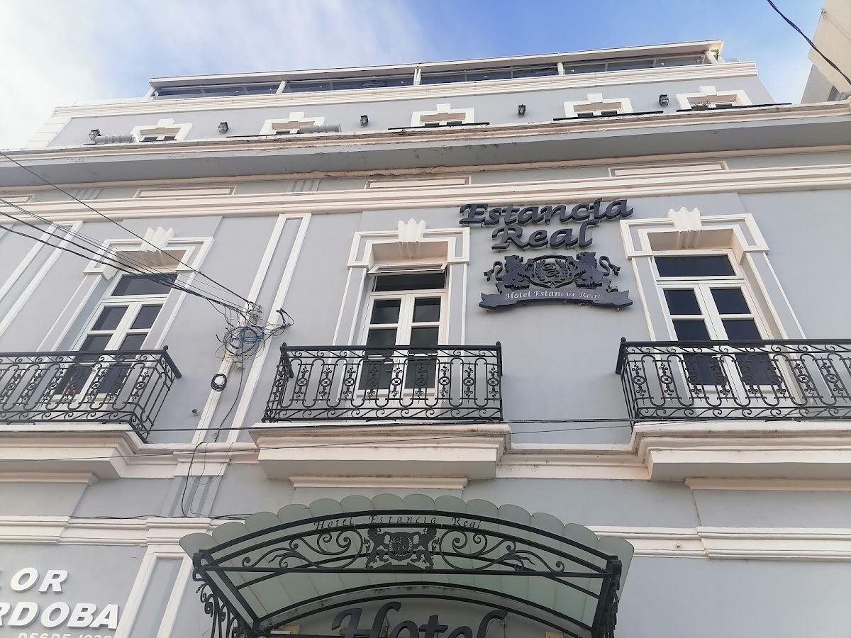 Hotel Estancia Real