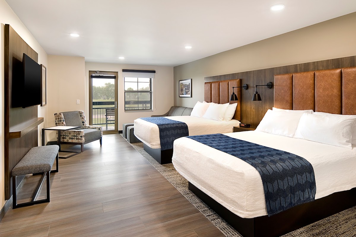 ClubHouse Hotel & Suites