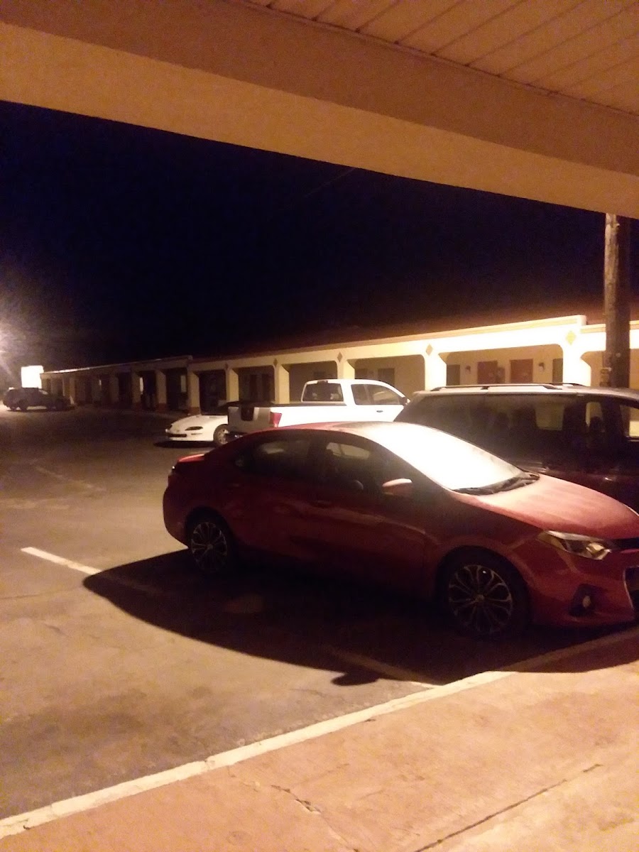Budget Inn photo 3