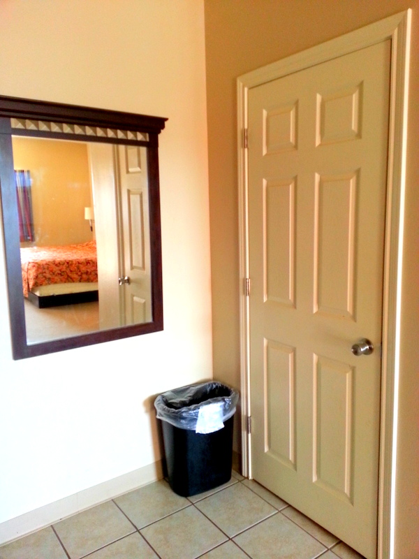 Crossroads Inn & Suites photo 2
