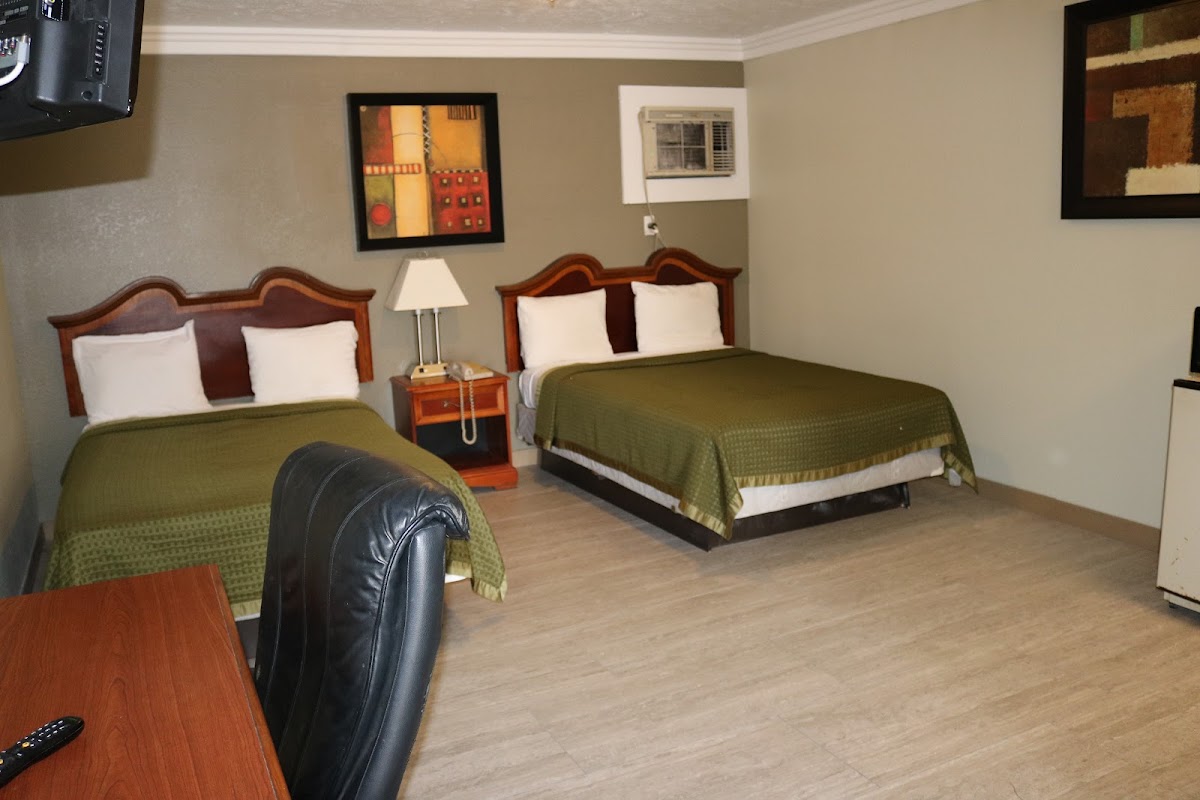 Deluxe Inn photo 2
