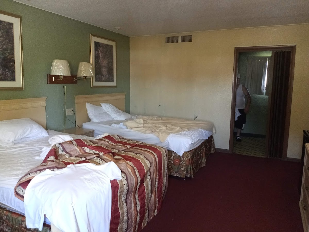Hillcrest Motel photo 2