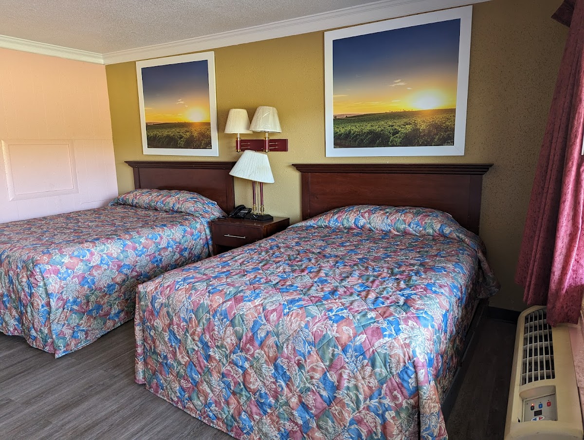 Travelers Inn photo 2