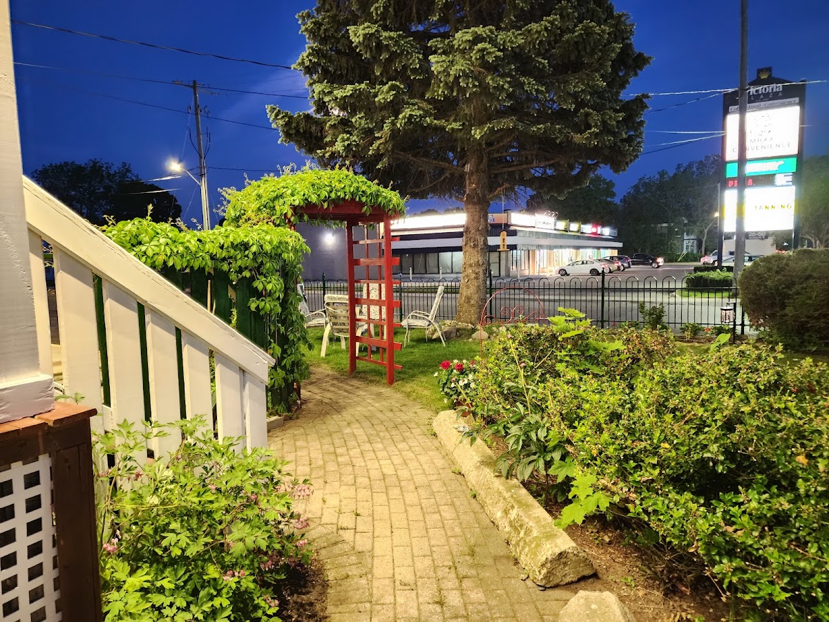 Maple Leaf Motel photo 3