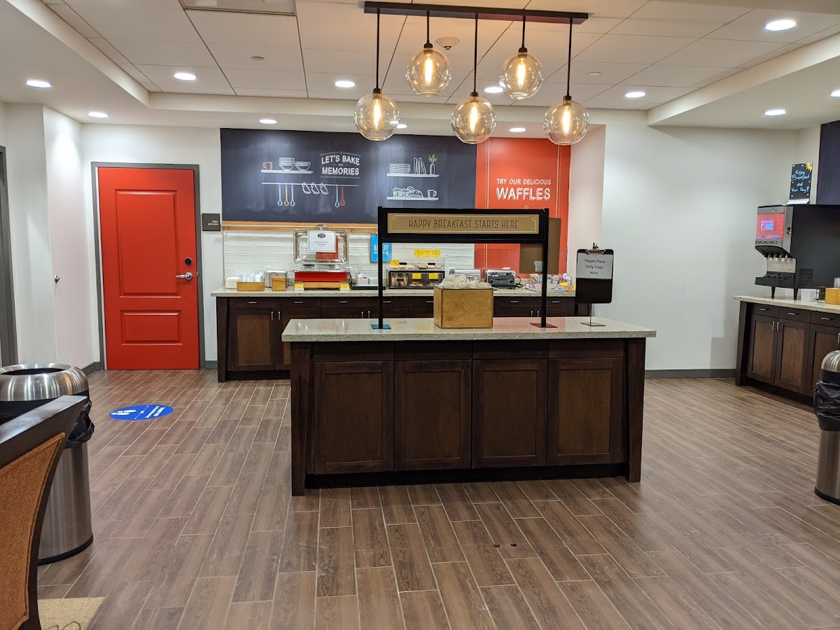 Hampton Inn & Suites Manchester photo 2