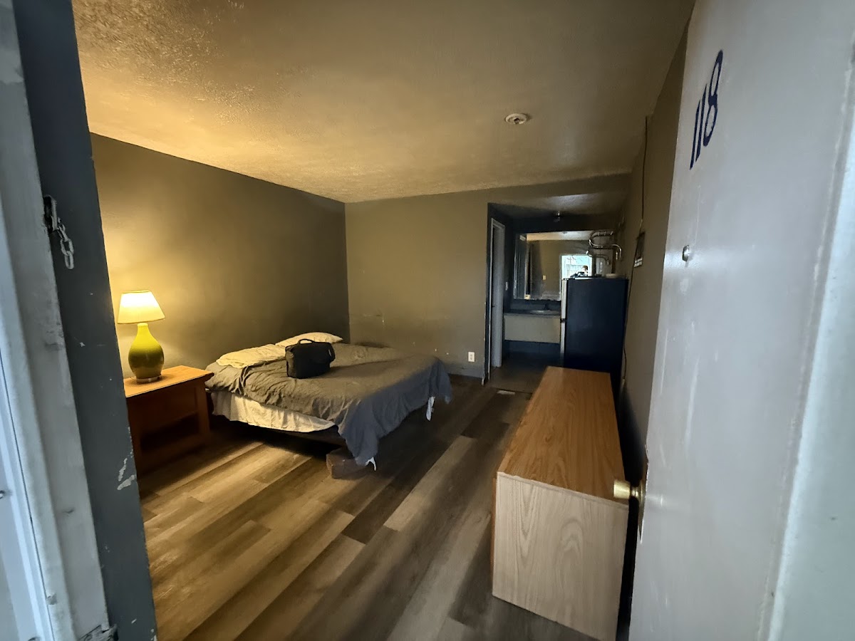 Skyline Motel photo 2