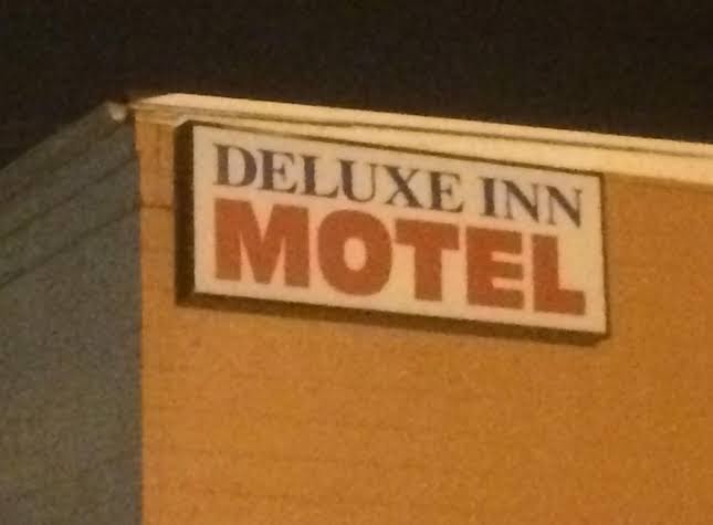 Deluxe Inn Motel photo 2