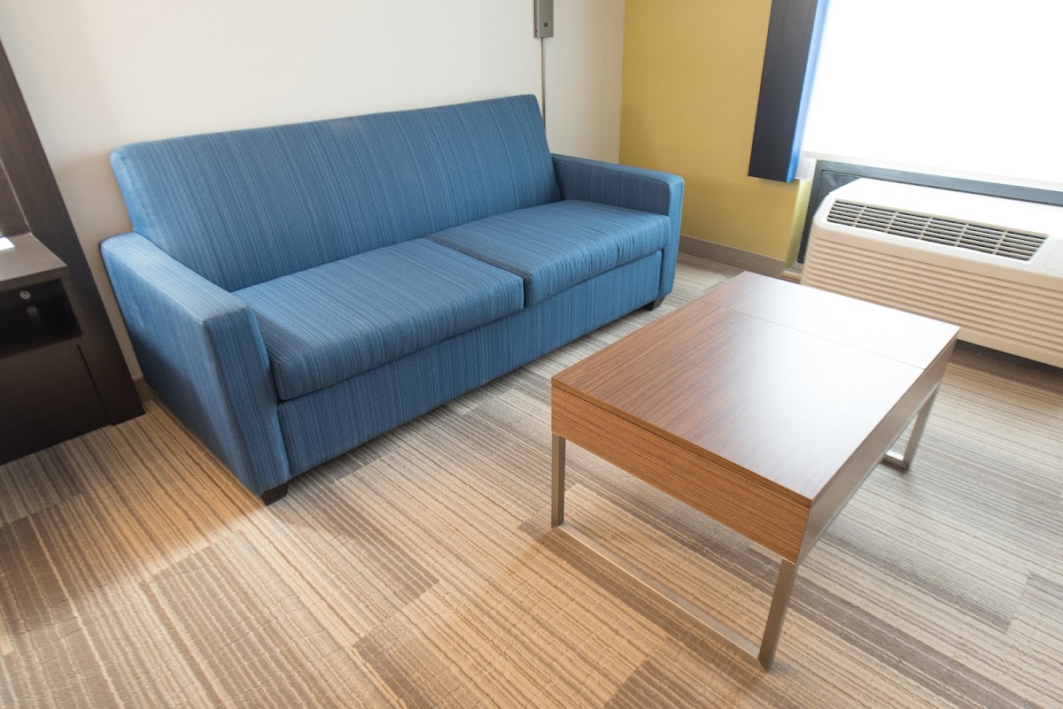 Holiday Inn Express & Suites photo 2