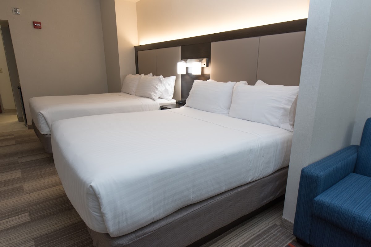 Holiday Inn Express & Suites photo 3