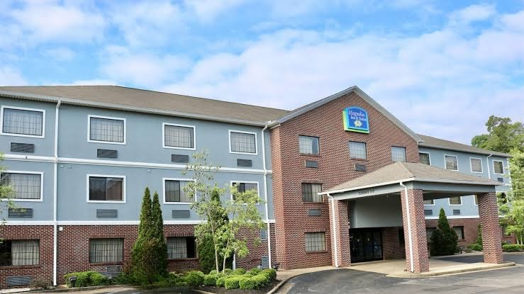 Magnolia Inn & Suites